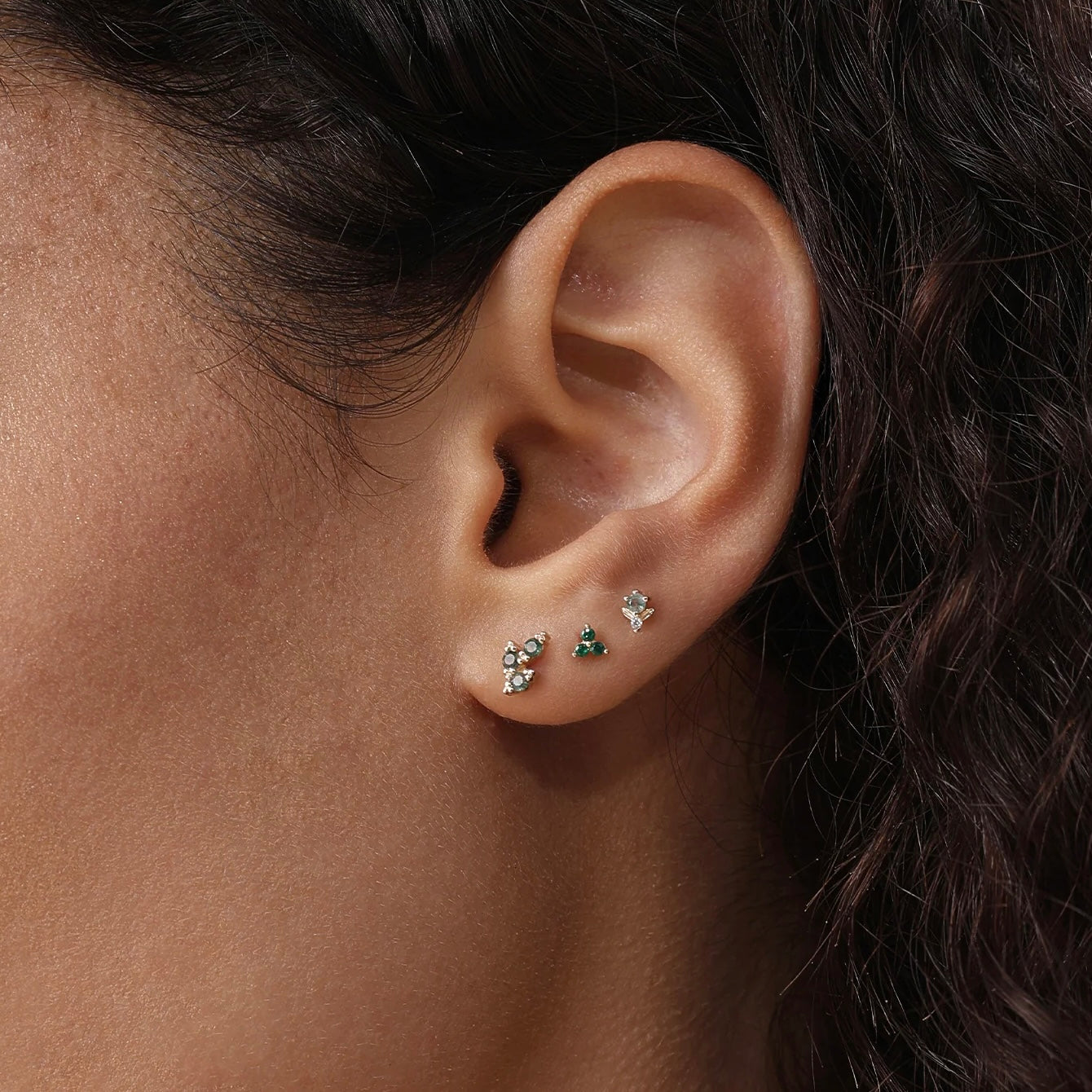 PENDIENTES TRIO ESMERALDA BAÑADOS EN ORO