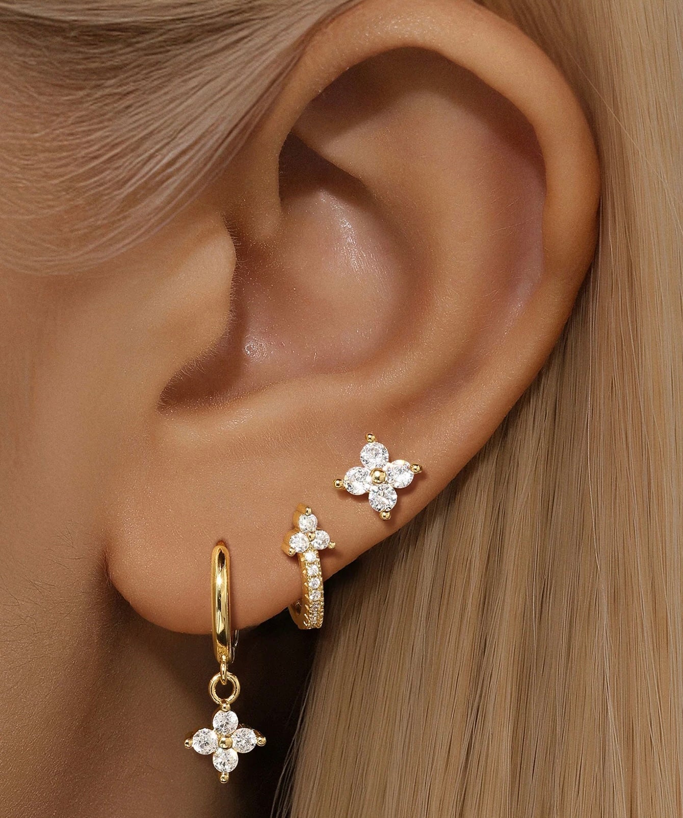 ARITOS FLORAL BAÑADAS EN ORO