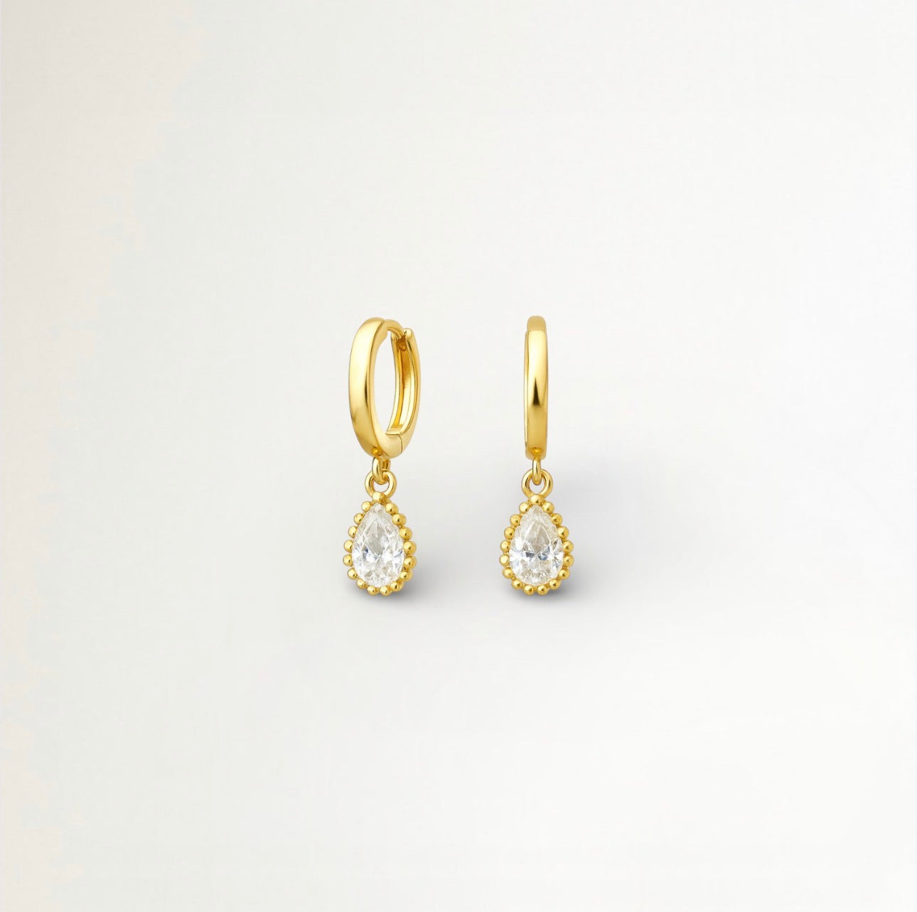 ARITOS GOTA EN CIRCON BAÑADAS EN ORO