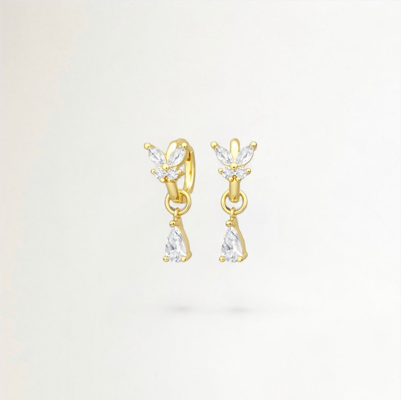 ARITOS MARIPOSA GOTA BAÑADOS EN ORO