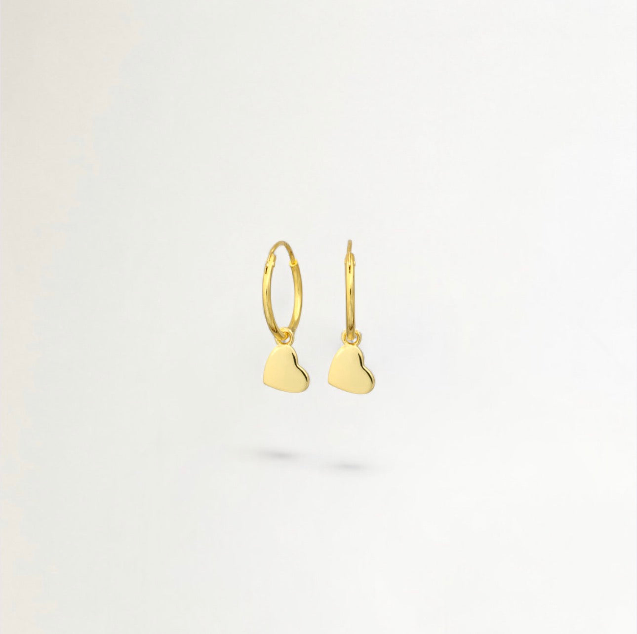 ARITOS SILUETA CORAZÓN BAÑADAS EN ORO