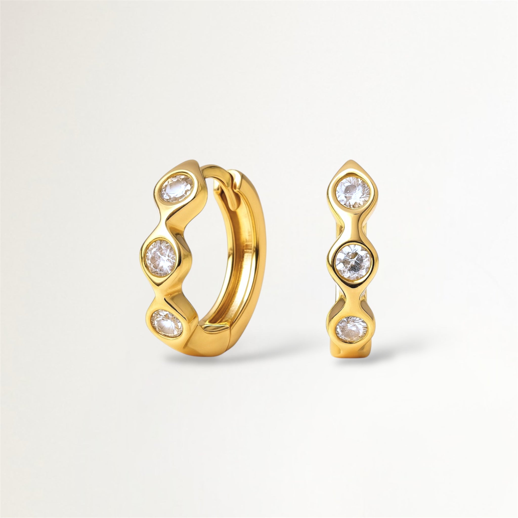 ARGOLLAS DORADAS CON DISEÑO CURVO