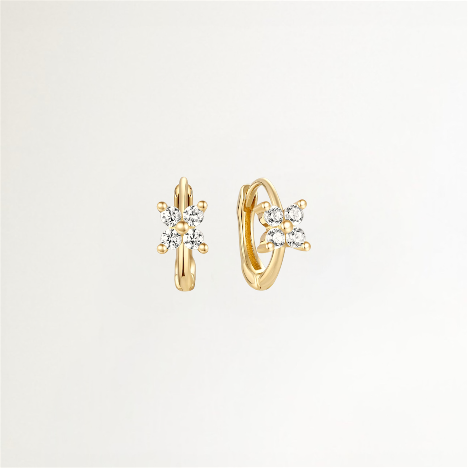 ARITOS FLOR DE CIRCONES BAÑADAS EN ORO