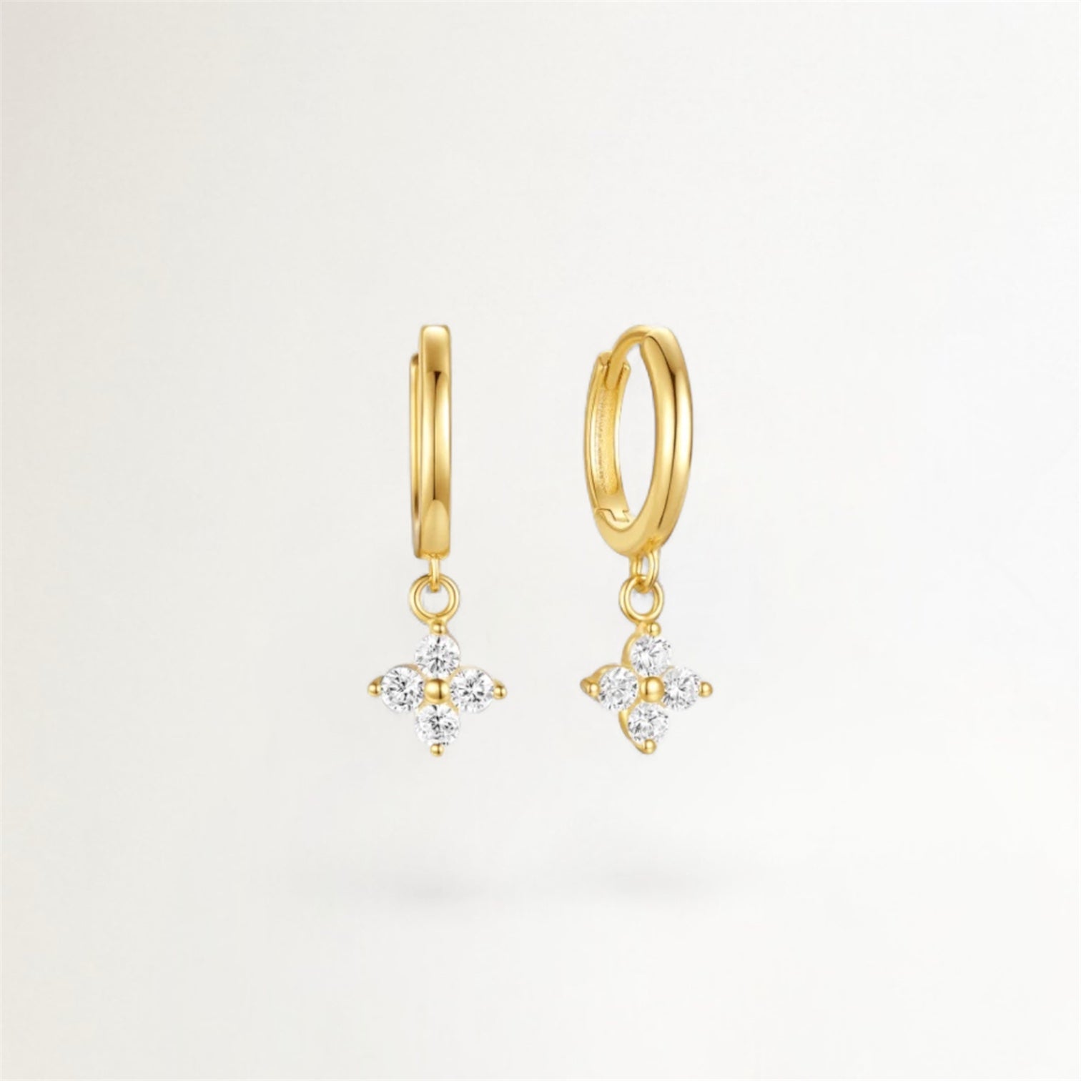 ARITOS FLORAL BAÑADAS EN ORO